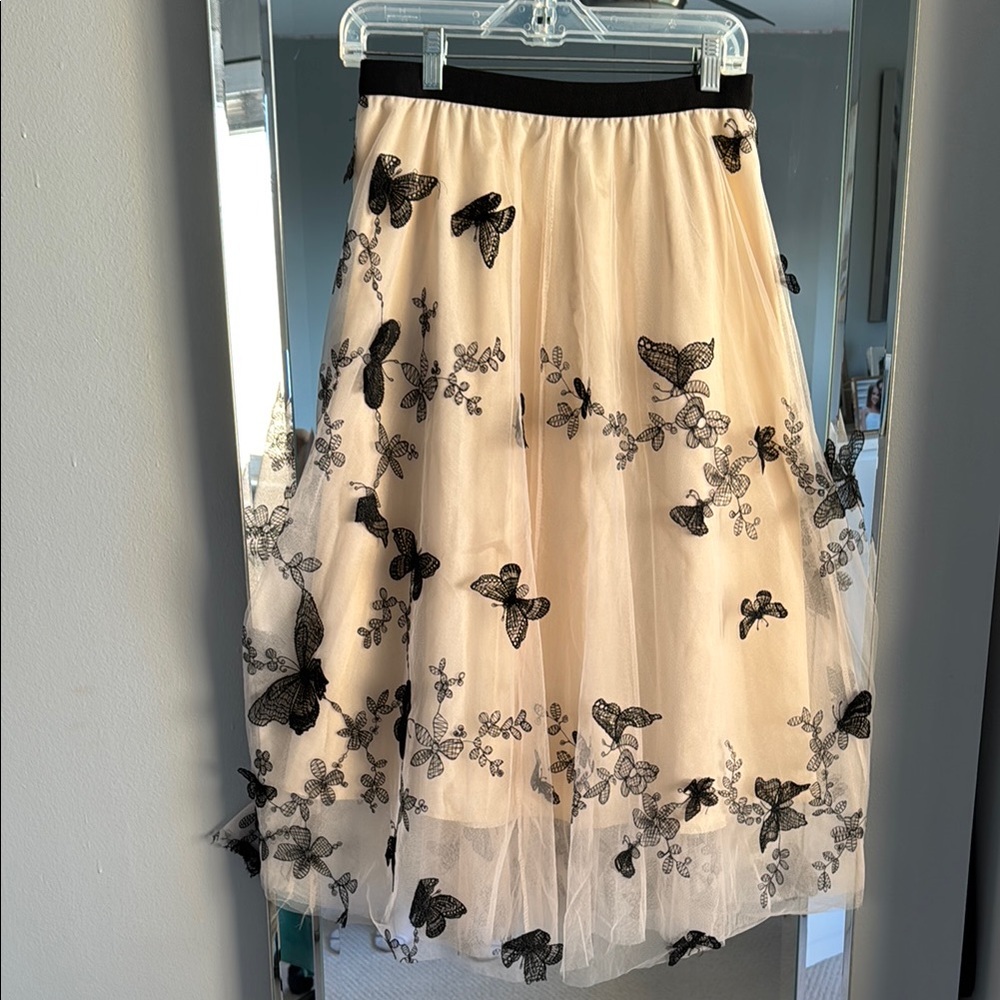 Elegant Black and Cream Embroidered Skirt with butterflies.L-XL. New no tags